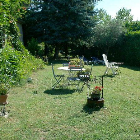 Ferienwohnung L'Oustalet La Tour-dʼAigues Exterior foto